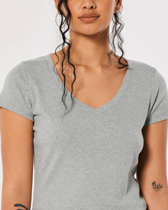 Hollister Kvinder baby-t-shirt med v-hals 2H8Z266 toppe gråmeleret